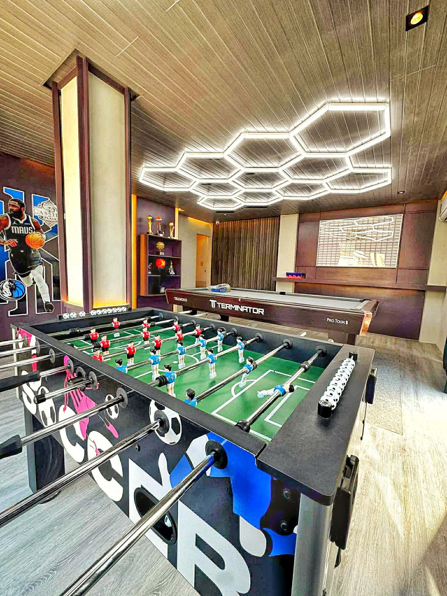 Arcade & Table Games